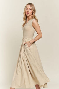 V-Neck Cap Sleeve Dress - Elegant and Comtable Maxi Dress - Modestly Vogue 